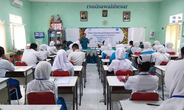10 Rekomendasi SMP Terbaik di Kota Surabaya
